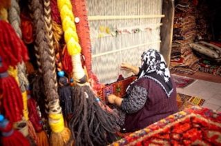 rug weaving on loom